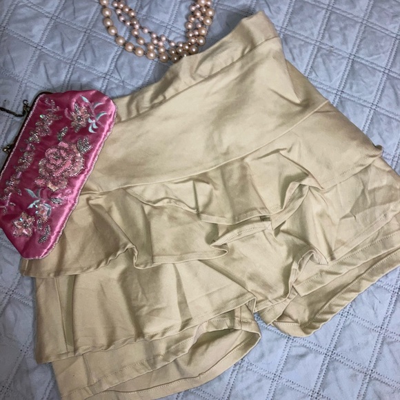 Umgee Shorts Skirt Khaki Medium Ruffle BNWOT - Picture 5 of 12